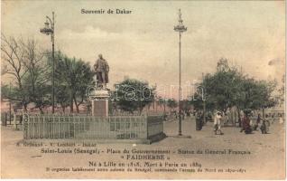 Saint-Louis, Place du Gouvernement, Statue du Général Francais 'Faidherbe', Né á Lille en 1818, Mort á Paris en 1889 / statue, street view