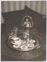 cca 1920 Kávészünet, jelzés nélküli asztali csendélet fotó, 23×17,5 cm