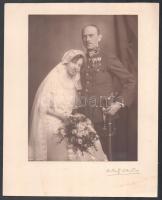 cca 1920-30 Székely Aladár (1870-1940) által aláírt, vintage esküvői portré, fotó kartonra kasírozva, hátoldalán Székely Aladár címkéjével jelzett, 23x17cm