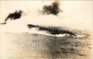 1918 SMS Szent István az Osztrák-Magyar Haditengerészet Tegetthoff-osztályú csatahajó a felborulás után az elsüllyedés előtt, hajógerinc matrózokkal / K.u.K. Kriegsmarine / WWI Austro-Hungarian Navy Tegetthoff-class dreadnought battleship's mariners in the sea after its capsizing before sinking. photo