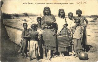 Sénégal, Femmes Peulhes venant puiser leau / water carriage women with children, African folklore (fa)