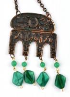 Zöld ásványokkal díszített réz nyakék, h: 68 cm