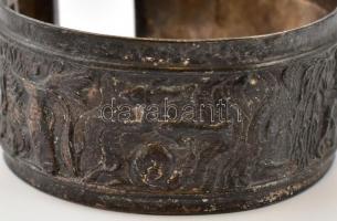 Halas mintával díszített fém karperec, d: 6 cm