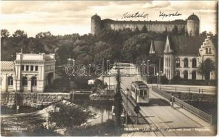1930 Uppsala, Upsala; Utsikt fran Östra Agatan med Slottet i bakgrunden / bridge, tram, castle