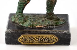 Leónidasz réz figura, alabástrom talapzaton, m: 12,5 cm