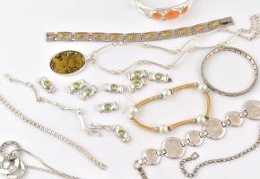 Vegyes bizsu tétel, karkötők, láncok, egyik szétesett állapotban