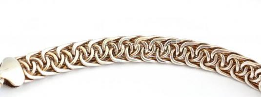 Ezüst(Ag) fonott karkötő, jelzett, h: 17,5 cm, nettó: 4,4 g