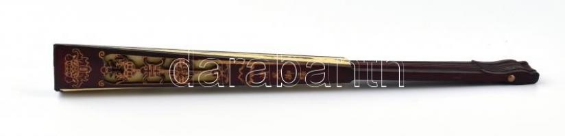 Kézzel festett selyem legyező, faragásokkal, h (összecsukva): 33 cm