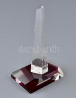 Üveg torony dísztárgy, vörös-színtelen, apró kopásnyomokkal, m. 22 cm