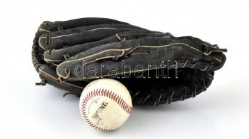 Rawlings baseball kesztyű és labda, kopásnyomokkal