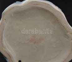 Népviseletes pár, porcelán, kézzel festett, alján jelzett, apró kopsányomokkal, m: 27 cm