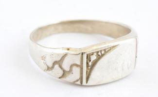 Ezüst(Ag) férfi pecsét gyűrű, jelzett, méret: 65, nettó: 3,85 g