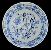 Meisseni porcelán salátás tál, kék mintával, levonóképes, jelzett, kis kopásnyomokkal, d: 24 cm