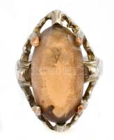 Ezüst(Ag) gyűrű, lila kővel, jelzés nélkül, méret: 50, bruttó: 5,1 g + 1 db bizsu gyűrű