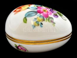 Herendi virágmintás porcelán bonboniere, kézzel festett, jelzett, apró kopásokkal, 5x7,5 cm