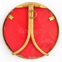 Aranyozott, üvegezett fém keret, benne képpel, támaszthatós és akaszthatós egyben, belső méret d: 8 ...