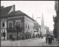 cca 1960 Szeged, Roosvelt tér, Halászcsárda, fotó szélé szakadások, 24×30 cm