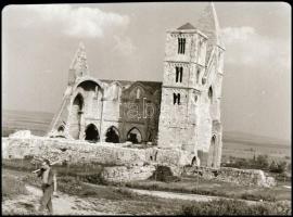 cca 1950 Zsámbéki templomról készült 3 db negatív kocka, 4×5,5 cm