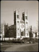 cca 1950-1960 Fót, templom és utcarészlet, 4 db negatív, 4×4,5 cm