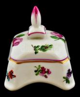 Herendi virég mintás, csúcsos bonbonniere.   Kézzel festett, jelzett, hibátlan. m: 8,5 cm