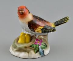 Herendi madár, fiókákkal. Kézzel festett, jelzett (Jubileumi 1939) lepattanással a kukacon. 8,5 cm