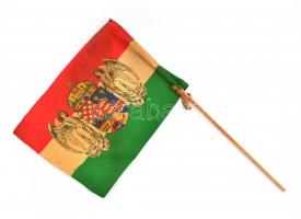 Nemzeti színű zászló angyalos címerrel, foltos, fa rúdon, 28×39 cm