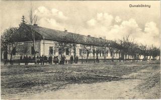 1914 Dunabökény, Bukin, Mladenovo; Fő utca. Adolf Németz kiadása / main street (gyűrődés / crease)