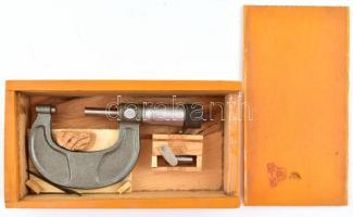 Fém mikrométer 25-50 mm-ig, fa dobozban