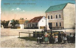 Lepsény, Erzsébet szobor a Fő utcával, üzlet. Vasúti Levelezőlapárusítás 4391. (b)