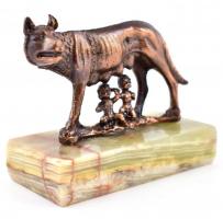 Romolus és Remus szobor, alabástrom talapzaton, 8×7 cm