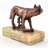Romolus és Remus szobor, alabástrom talapzaton, 8×7 cm