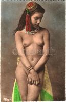 Type de Femme de lAfrique du Nord / North-African nude girl, folklore