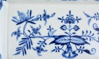 XIX. sz, Meisseni porcelán tál. Máz alatti kék festéssel. Jelzett, hibátlan. 30x15 cm