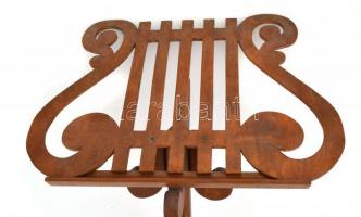 Dekoratív fa kottaállvány, lába fölött sérült, de stabil, m: 130 cm