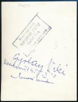 1955 Gyólay Viktória (1927-2011) színésznő és Mucsi Sándor (1926-2006) színész aláírásai őket ábrázo...