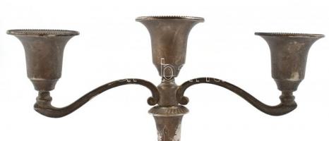 Háromágú fém gyertyatartó, kopott, m: 14,5 cm