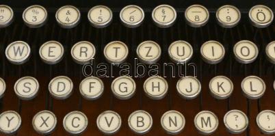 cca 1930-40 Naumann Erika írógép, magyar billentyűzettel, dobozban, kopott,  28x12x31 cm / ca 1930-4...