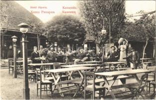 1912 Kamanc, Kamenitz, Sremska Kamenice (Újvidék, Novi Sad); Riparia szálloda, pincérek és zenekar a kertben. Singer J. kiadása / Hotel Riparia, waiters and musicians in the garden (EK)