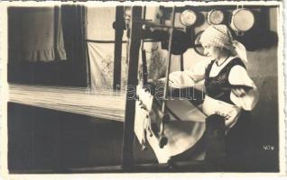 Székelyudvarhely, Odorheiu Secuiesc; szövő asszony / weaving woman, folklore. Kováts István photo