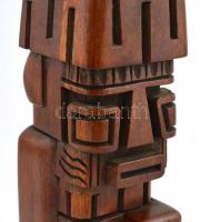 Azték stílusú fa szobor, kis kopásnyomokkal, m: 24 cm