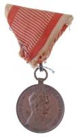 1917. "Bronz Vitézségi Érem IV. Károly / Fortitudini" Br kitüntetés eredet, de sérült mell...