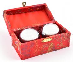 2 db chikung golyó, textilborítású dobozban, d: 5 cm