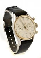 cca 1965 Heuer Carrera chronográf, kézi felhúzós karóra, számlapon egy karccal. Kopott bőr szíjjal, ...