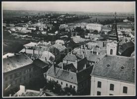 cca 1940-1950 Székesfehérvár, látkép a székesegyház tornyából, fotó, későbbi előhívás, 16,5×24 cm