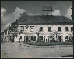 cca 1940-1950 Székesfehérvár, utcakép, fotó, 16,5×24 cm