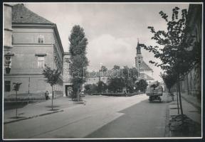 cca 1940-1950 Székesfehérvár, Szent István tér, utcakép, fotó, 16,5×24 cm