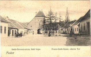 Modor-Harmónia, Modra; Deák Ferenc utca, felső kapu. Solomon és Engel üzlete. Levius P.S. kiadása / street, gate (EK)