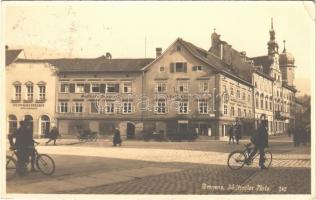 1930 Bregenz, Südtiroler Platz, Gasthof u. Brauerei z. gold. Löwen, Feinkosthaus, Friseur-Salon / square, inn and brewery, hotel, shops, bicycles. Fotograf Adolf Buck (EK)