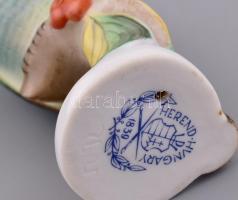 Herendi kismadár porcelán figura, kézzel festett, jelzett, a csőrén lepattanással, m: 6,5 cm