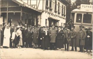 Poprád (Tátra, Vysoké Tatry), Villamos vasúti állomás Poprád felé, csoportkép / tramway station with tram. group photo  (EK)